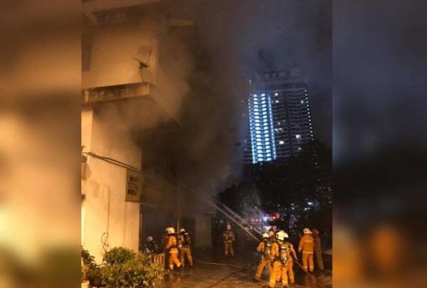 Lima kenderaan hangus bengkel terbakar - Kuala Lumpur ...