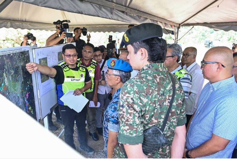 Sultan Pahang tinjau operasi musnah ladang durian haram, terkejut skala besar pencerobohan tanah di Raub
