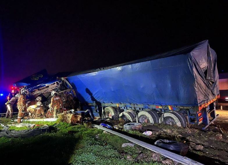 1 maut, 4 cedera kemalangan beberapa kenderaan antara Sungkai-Slim River