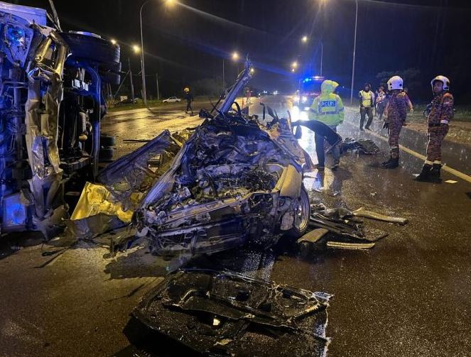 Suami isteri maut, 3 anak cedera dalam kemalangan di Pekan