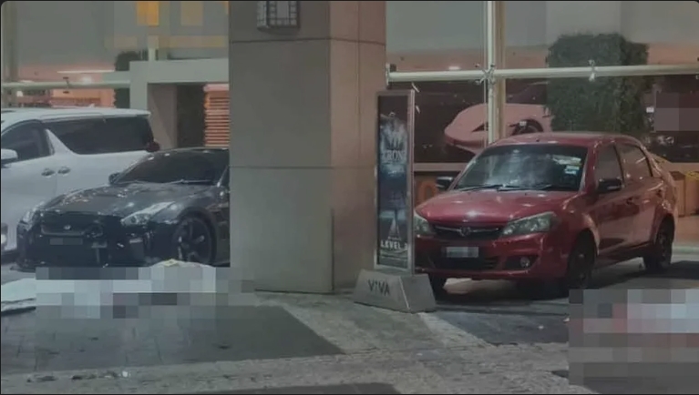 Dua lelaki maut ditembak di depan pusat beli-belah