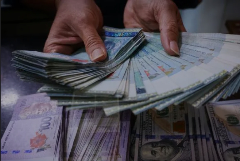 Ringgit dibuka tinggi berbanding dolar AS berikutan kebimbangan fiskal