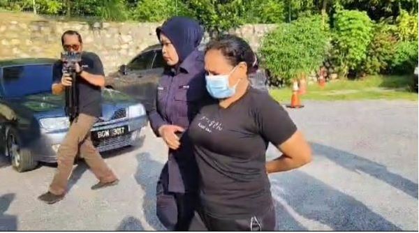 Ibu menangis teresak-esak mengaku salah cuai sebabkan kematian bayi