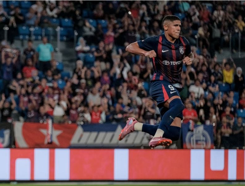 Bergson lebur rekod Indra Putra