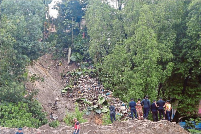 Jeritan mangsa tanah runtuh tidak jelas kerana hujan lebat – Ahli keluarga