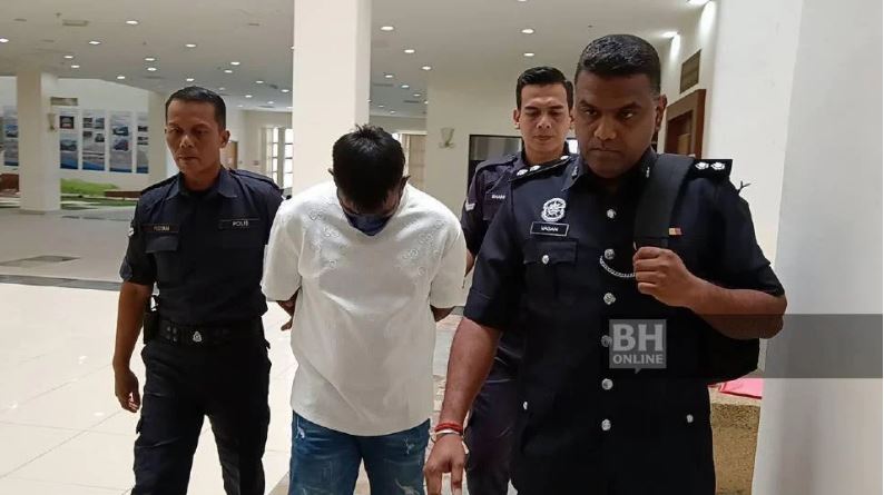 Peniaga didakwa samun warga asing, larikan tunai RM18,000 dan barang kemas