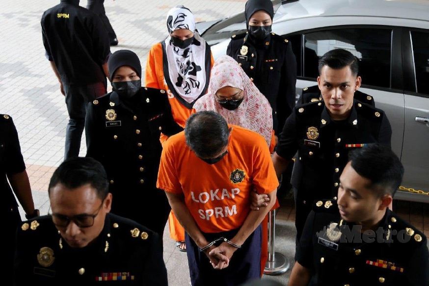 Bekas panglima, 2 isteri tiba di mahkamah untuk permohonan reman