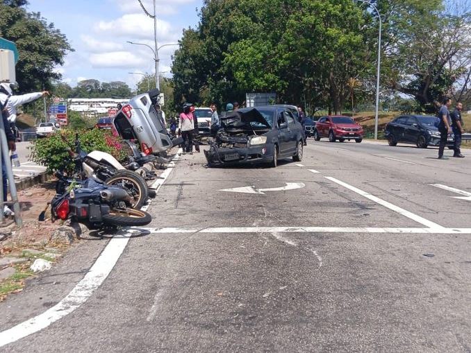 Pemandu Myvi dipercayai microsleep rempuh maut penunggang, 5 kenderaan