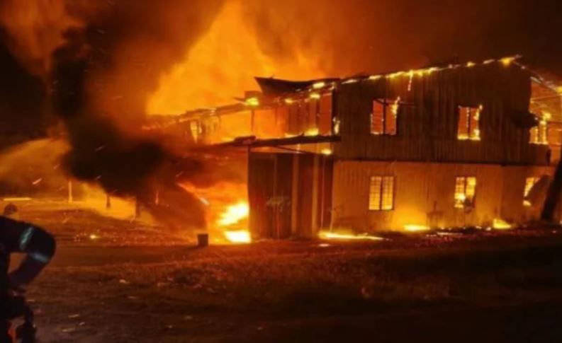 Rumah kedai musnah dalam kebakaran