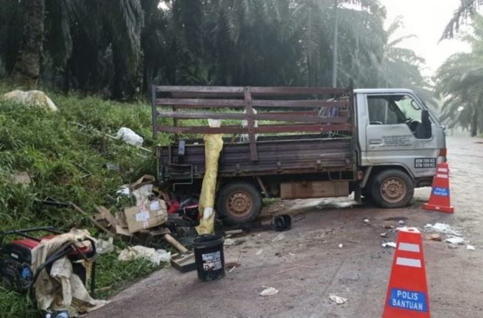 Buruh ladang maut, motosikal dihempap lori di Rompin