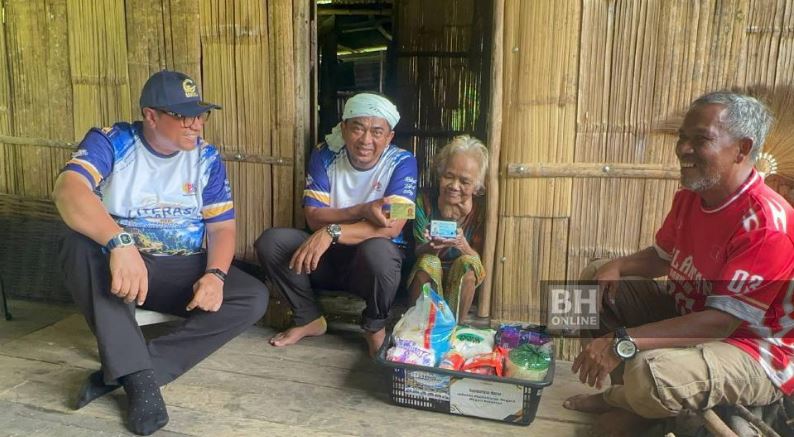 Warga emas Temiar antara terawal miliki MyKAD generasi baharu